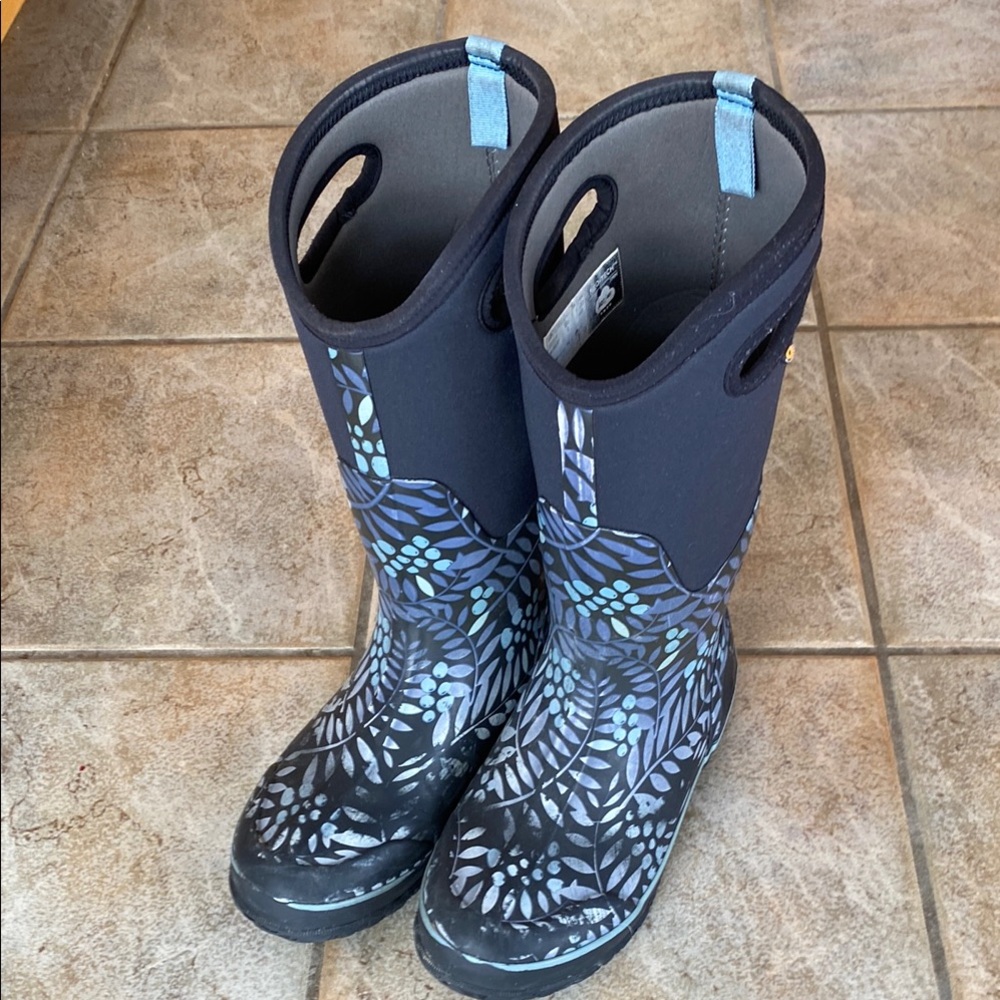 Women’s BOGS Winterberry NeoTech Boots, size 9